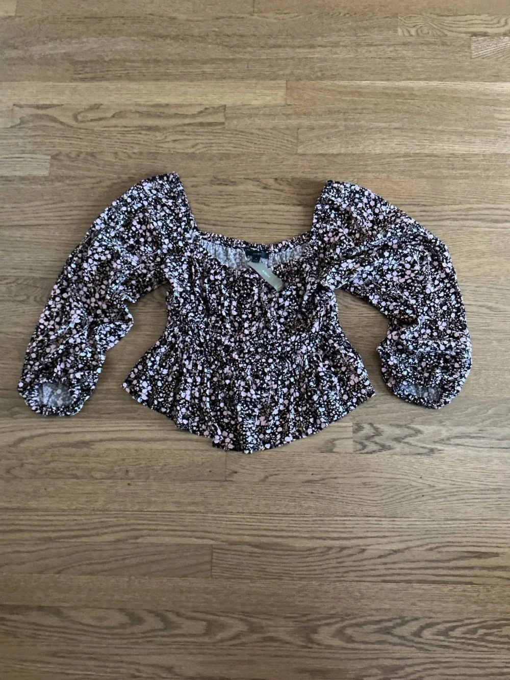J Crew Puff sleeve Crepe top with peplum, size Medium